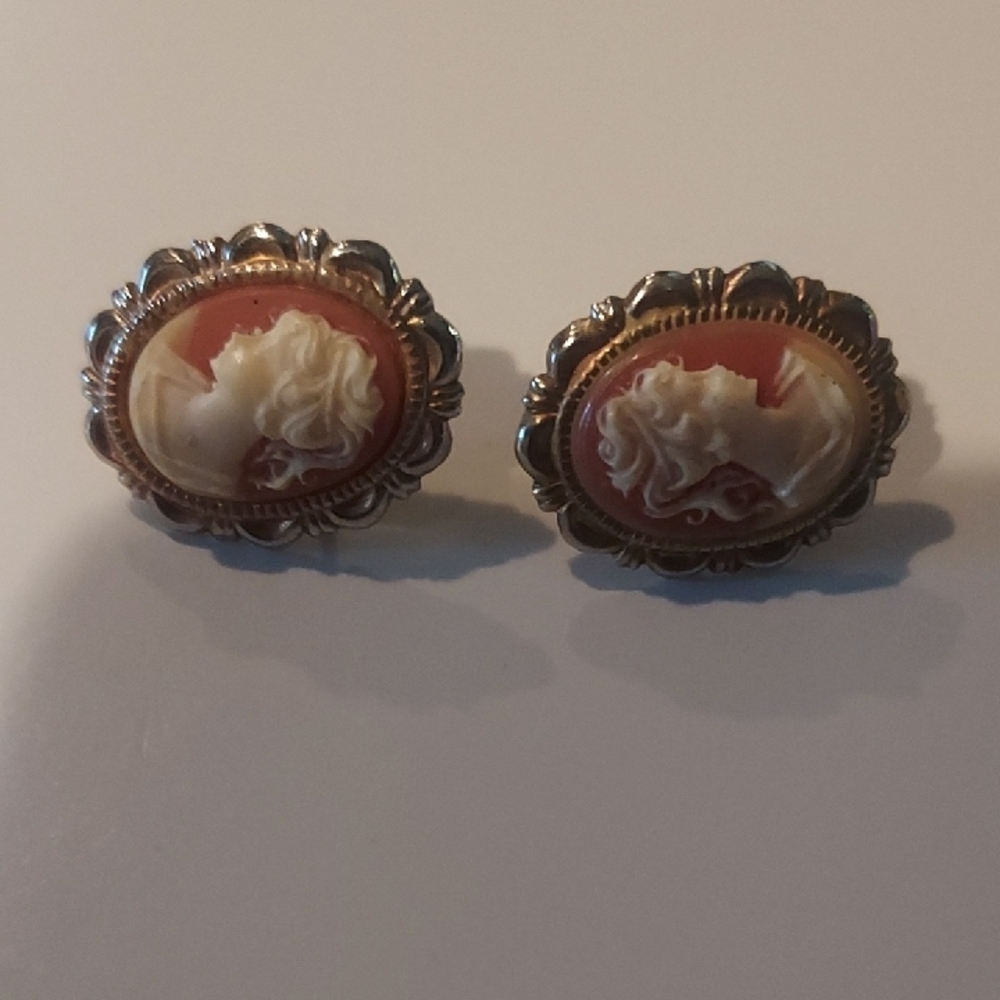 Elegant Cameo Earrings in Antique Gold